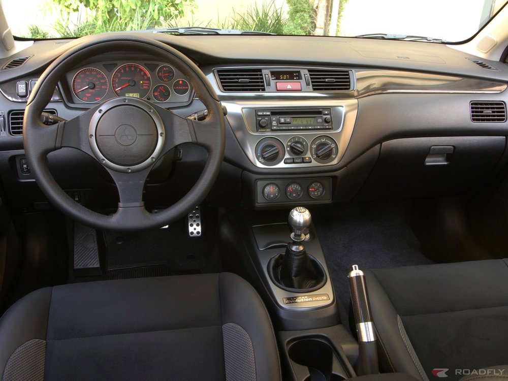 mitsubishi-lancer-evolution-interior.jpg
