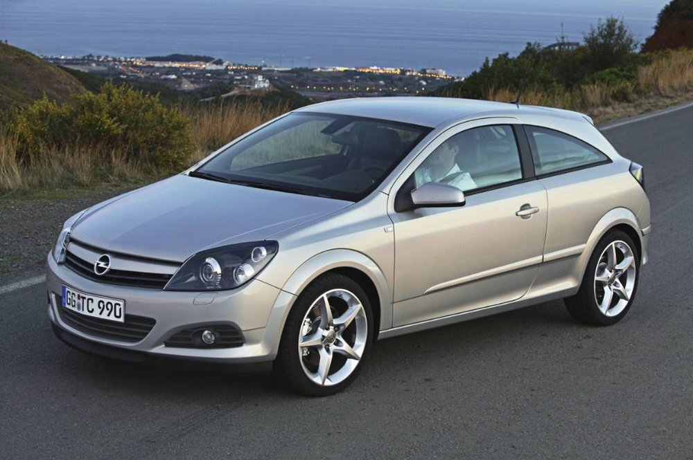opel_astra_gtc_61.jpg