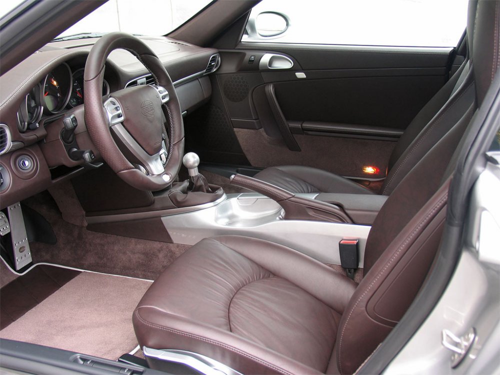 techart406_inter.jpg