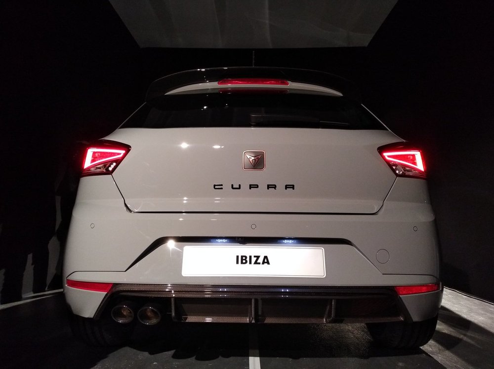 xibiza-cupra-teaser-1.jpg.pagespeed.ic.fd6GW2JD-0.jpg