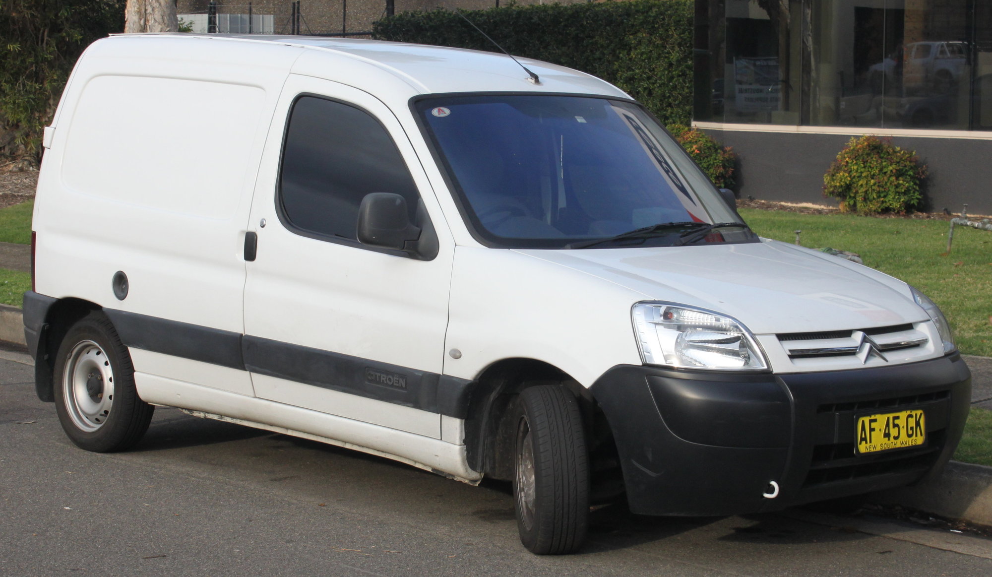 1355854427_2005_Citron_Berlingo_(M59_Series_II)_van_(22082762158).thumb.jpg.e894dcb57dbf56093a13acd33b82eca8.jpg