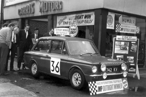 7742kv_1965_at-dealer.jpg.c36c557c3a5c079f46e77a73d8a6edba.jpg