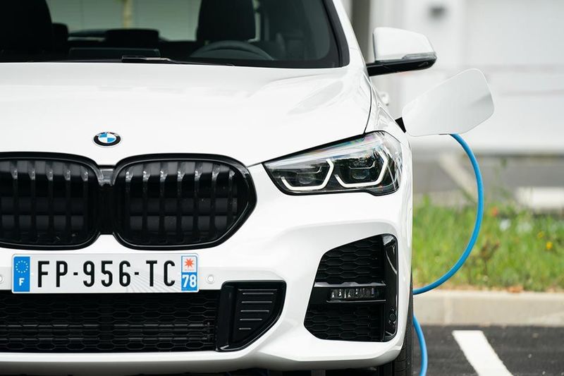bmw_x1_xdrive25e_m_sport_57-970px.thumb.jpg.f8566f20d77d87743f058eb5aa873fa8.jpg