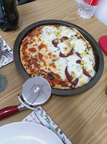 pizza.thumb.jpeg.8f1ba5e4a0e7fe377bba76008db893a4.jpeg