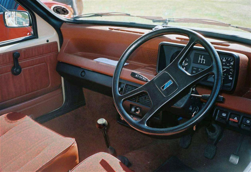 1200px-1980_Austin_Metro_1.0_L_interior.thumb.jpg.9cc73030f7bb3bf121c6833a4b239185.jpg