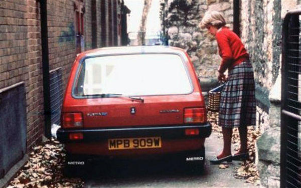 Lady_Diana_s_Austi_2971143b.jpg.05a083f2c4554d733704866c684dc217.jpg