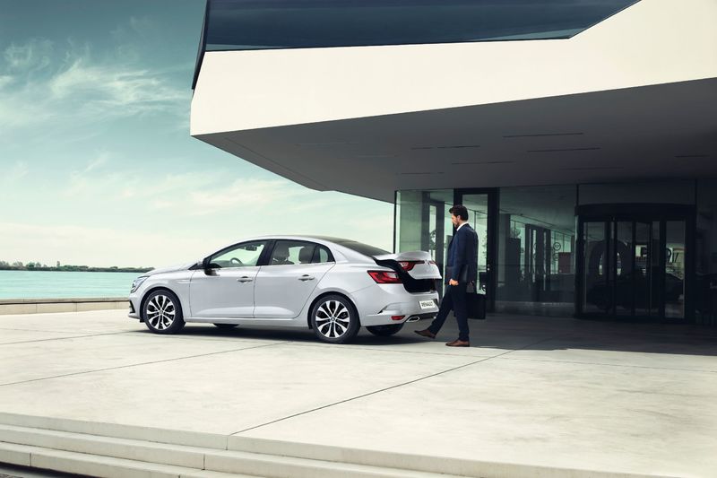 187275546_2020-NewRenaultMEGANESEDAN(3).thumb.jpg.fac4c8aa018b215e4a5e95464b08bed4.jpg