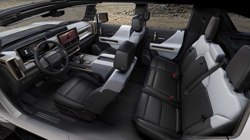 2022-gmc-hummer-ev-interior.thumb.jpg.0209002745ca861f8d16ec5e1dccb5ad.jpg