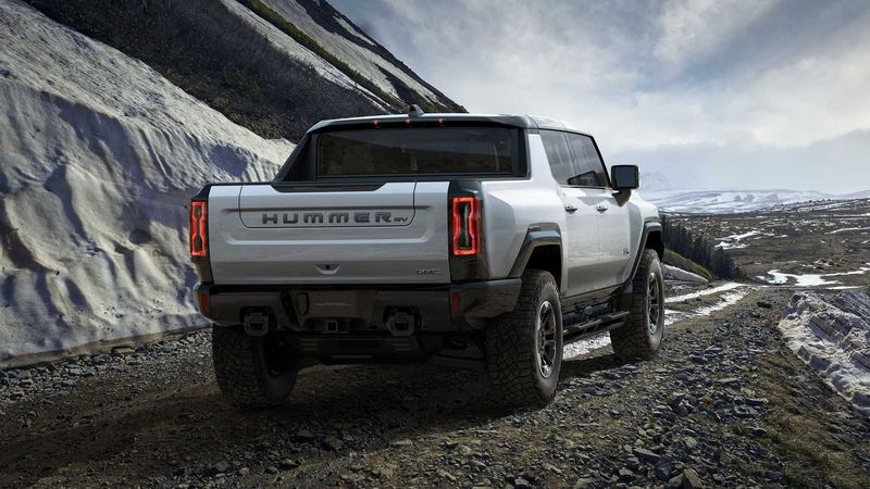 2022-gmc-hummer-ev-rear.thumb.jpg.f5061045308ef76ed17c4e603fe8f0df.jpg