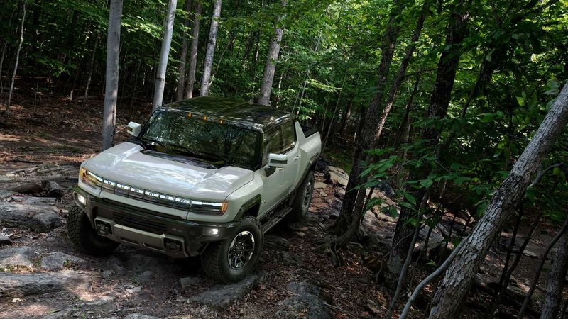 511499825_2022-gmc-hummer-ev-front(1).thumb.jpg.3e192f8d83339e17824f111297361a86.jpg