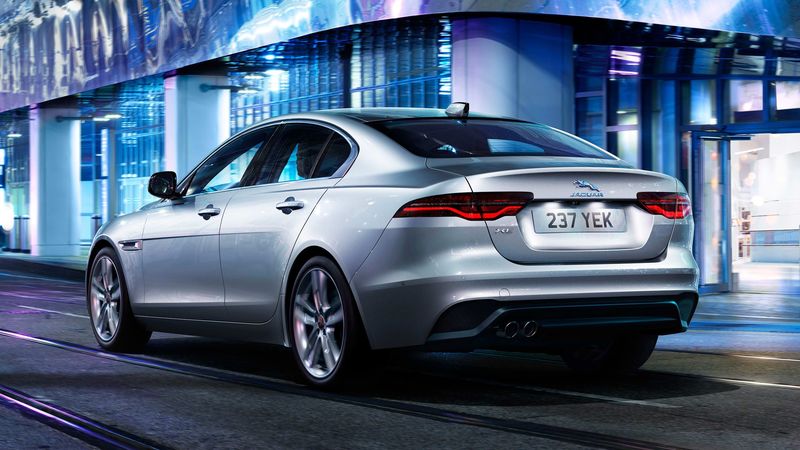 Jaguar XE 2020-6.jpg