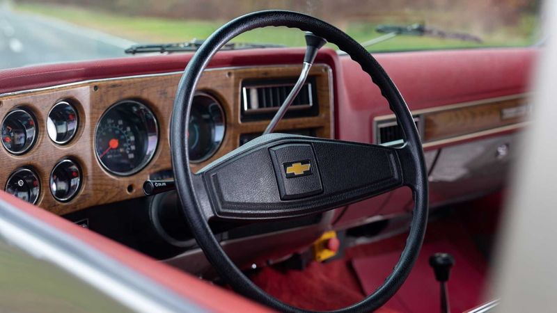 791820578_electric-chvey-k5-blazer(4).thumb.jpg.87308a4f7b09765955049a83797e2d5e.jpg