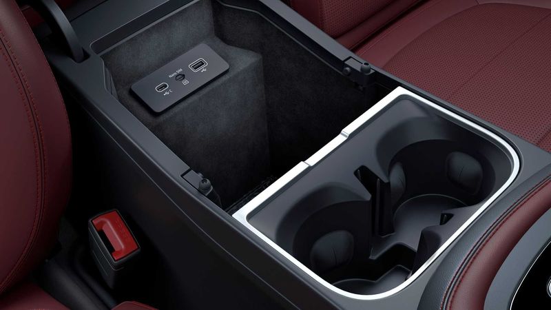 951379775_jaguar-e-pace-2020-interior(3).thumb.jpg.496dd38042abb476e1dce9f38a30f284.jpg