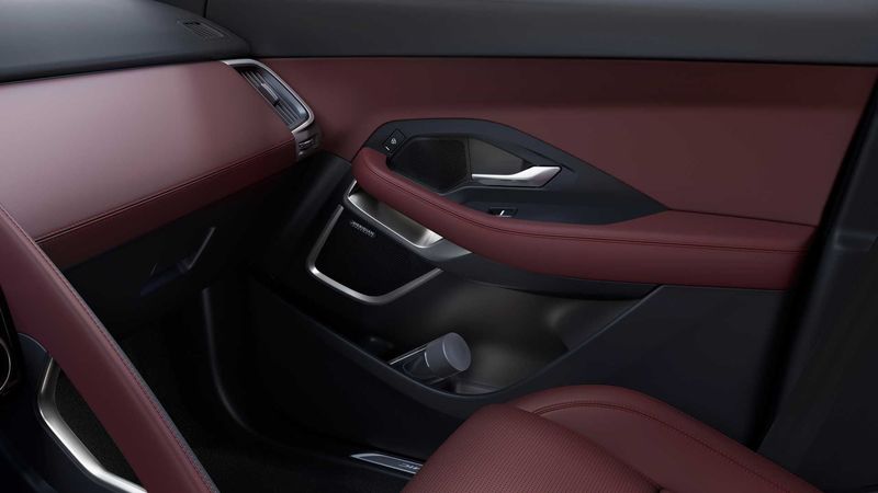 95301017_jaguar-e-pace-2020-interior(2).thumb.jpg.4cdac2baecb8eef96030e16690f668a2.jpg