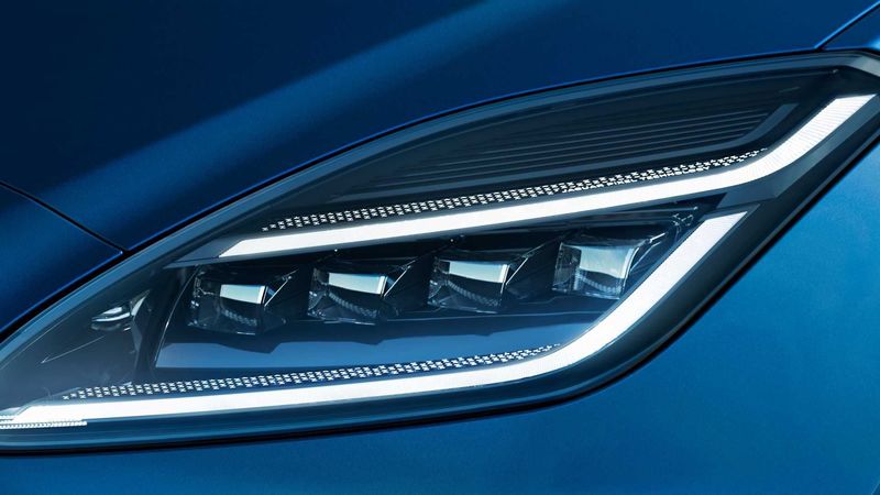 jaguar-e-pace-2020-exterior.thumb.jpg.38d736d2c26d8b86a57a1dd7dece02f2.jpg