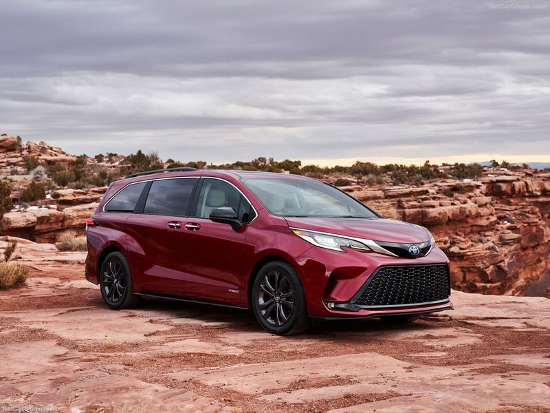 Toyota-Sienna-2021-1024-01.thumb.jpg.f6e275523fe1660041b548215a051845.jpg