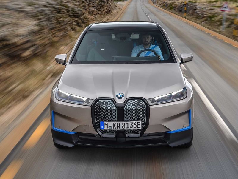 bmw-ix-driving-front-3.thumb.jpg.8fc8e112ff77d92f62f127e5a08ab5c9.jpg