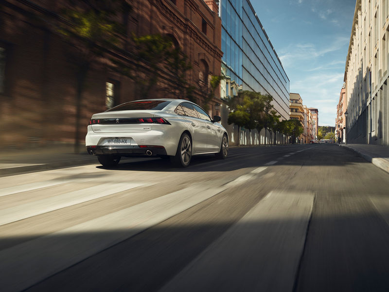 peugeot-508phev-2019-112-fr.620195_17.thumb.jpg.694e8178bab10382c726f9aab74c41a9.jpg