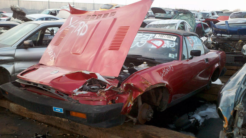 01-1980-Triumph-TR7-with-V8-Swap-Pictures-courtesy-of-Phillip-Lucas-Electrics-Greden.thumb.jpg.dda1bf81c9d84a2e9dbd81f0493d9635.jpg