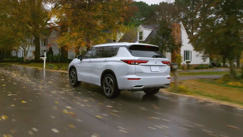 920851514_2022-mitsubishi-outlander-exterior(2).thumb.jpg.c25a8df391f2a13486829c11eb55f9e8.jpg