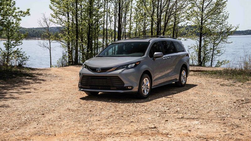 2022-toyota-sienna-woodland-special-edition-front-view.thumb.jpg.00194ad7b16cc9441d27ea55f809667d.jpg