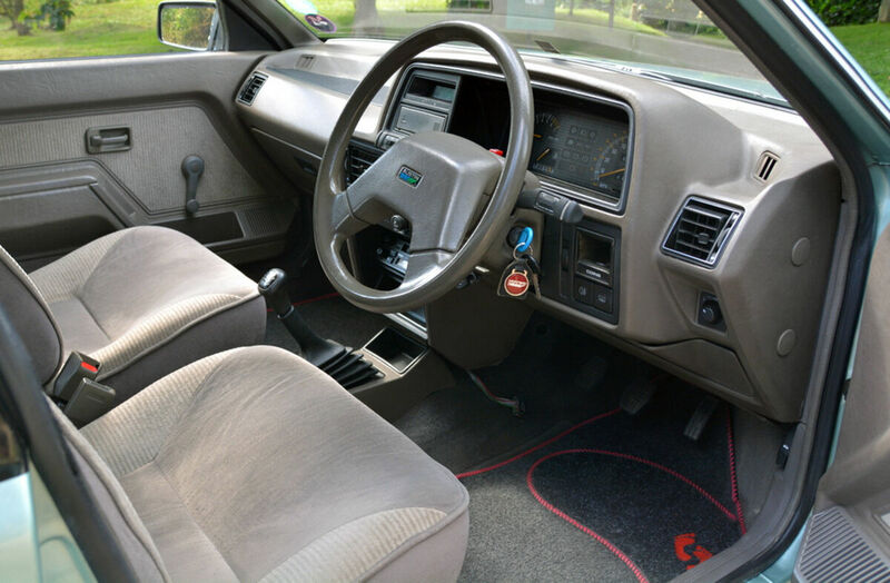 422442387_The-interior-of-Davidu2019s-2.0-HL-is-factory-fresh-extremely-comfortable-and-very-1986.thumb.jpg.51220d177fb3eda2fa20ec3edff9d2c6.jpg