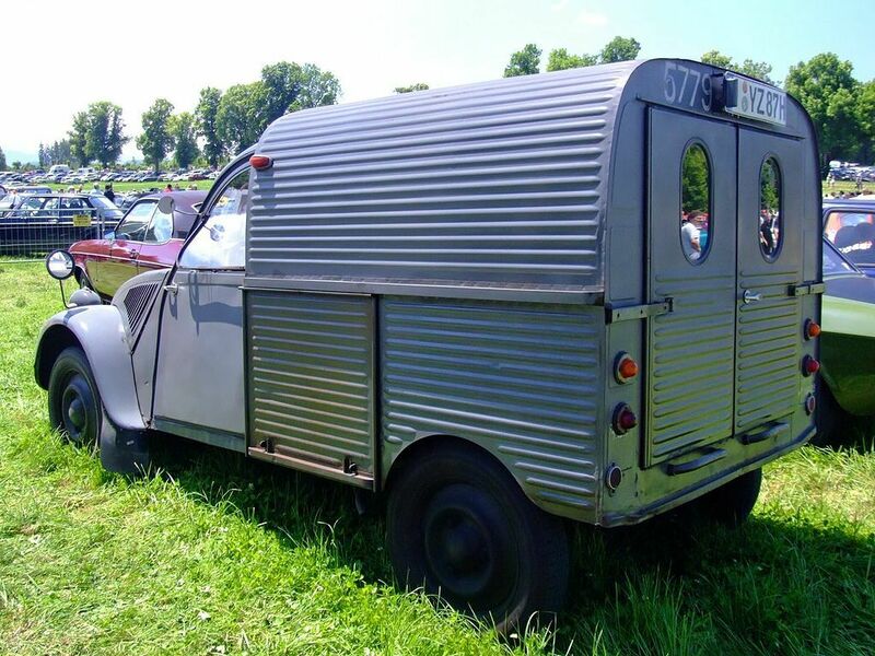 1024px-Citroen_2CV_Lieferwagen_2.jpg