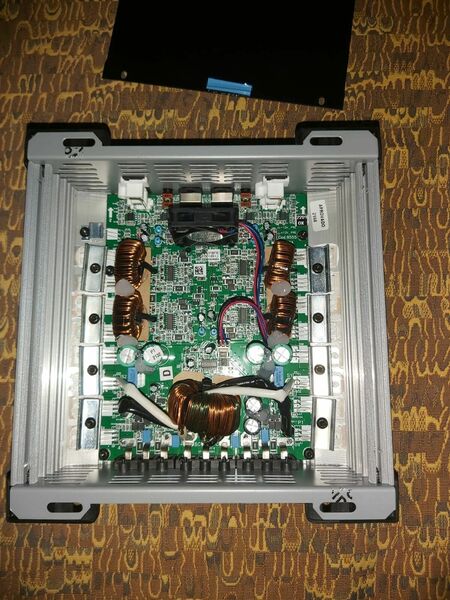 amp-guts.thumb.jpg.a62d10df08f3822abf2024c94b3bd4a6.jpg