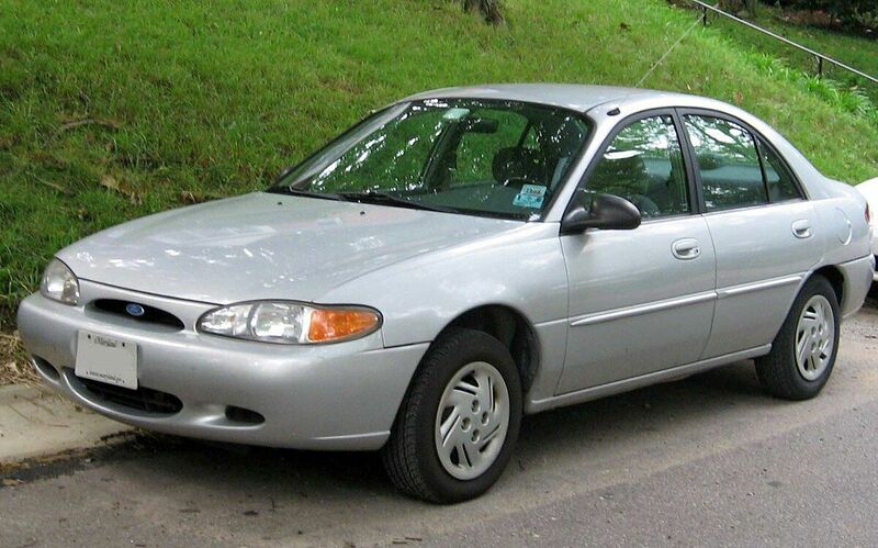 17-49-03-1200px-97-02_Ford_Escort_sedan.jpg
