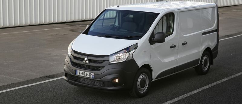 2020-mitsubishi-express-front-side-static-OS-w.jpg