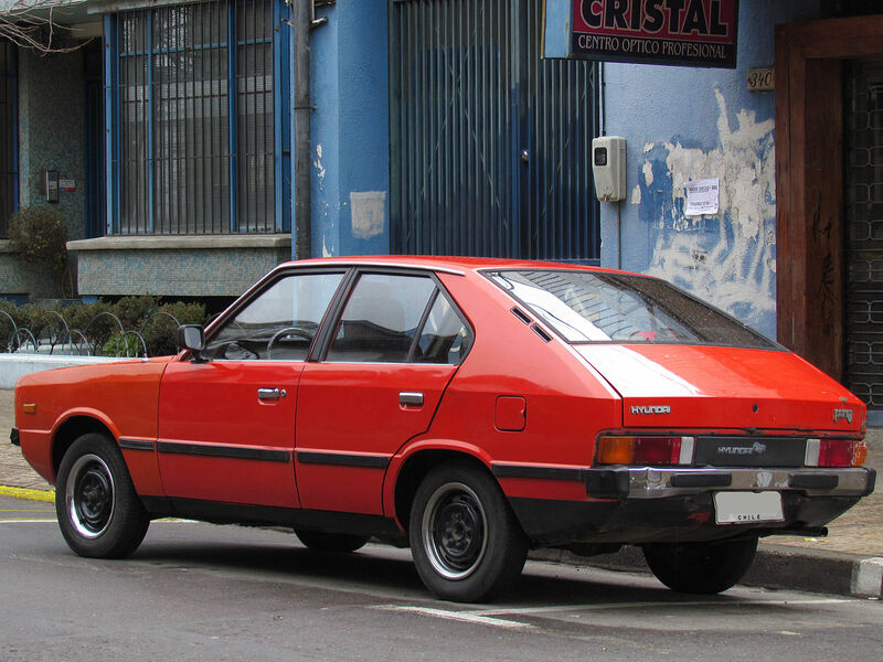 Hyundai_Pony_1200_1982_(14863290075).jpg