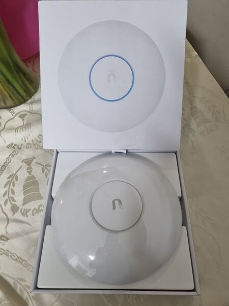 unifi uap-ac-pro.jpg