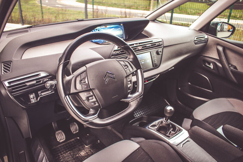 citroen-c4-grand-picasso-interior-1.thumb.jpg.2d8ac70bb5108b947187bb693c9e919e.jpg