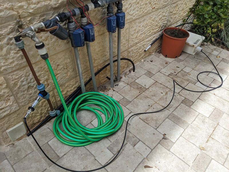 מערכת מדידת לחץ מים בגינה.jpg