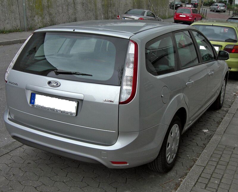 Ford_Focus_Turnier_Facelift_rear.thumb.jpg.f1047284062a49bee1cda4776c183280.jpg