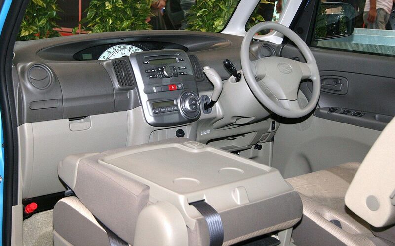 1280px-2nd_generation_Daihatsu_Tanto_interior.thumb.jpg.cc58be2aa6c97b29987484ff2403a81d.jpg