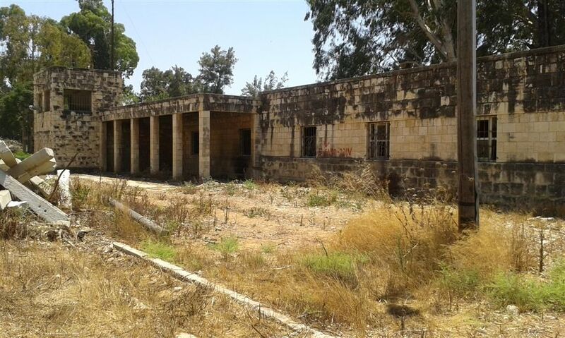 Hadera_East_Train_Station_-_Main_Building_4_(Large).thumb.jpg.41ecb7807b77f1f501fd02adfe96aa8f.jpg