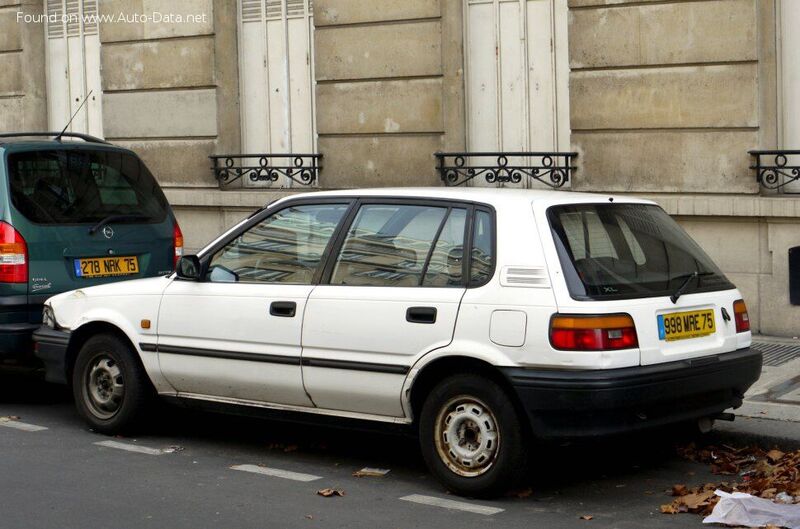 Toyota-Corolla-Hatch-VI-E90.jpg