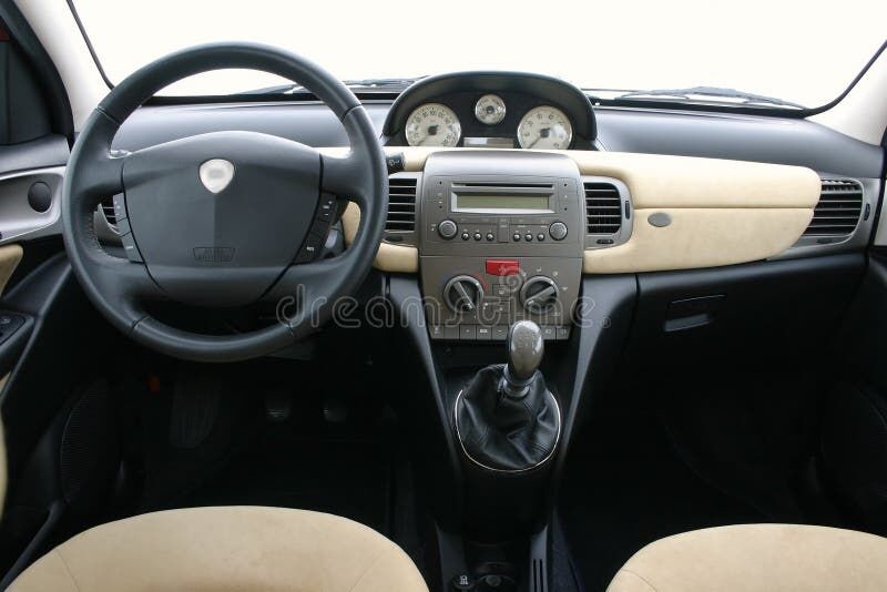 lancia-y-ypsilon-interior-52377(1).jpg.ef7b2f114cbebbefe5de6ab42a3d8c4f.jpg